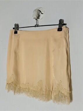Women’s Lace Trim Slip Skirt in Pale Peach